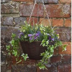 Hangmand Met Gele En Paarse Kunstbloemen