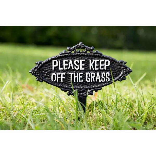 ESSCHERT DESIGN Keep Off The Grass - Tuinprikker Ijzer 1 ESSCHERT DESIGN Keep Off The Grass - Tuinprikker Ijzer