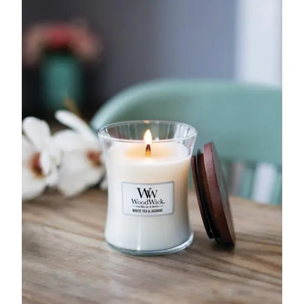 WoodWick Medium Candle - White Tea & Jasmine 3 WoodWick Medium Candle - White Tea & Jasmine - Afbeelding 3